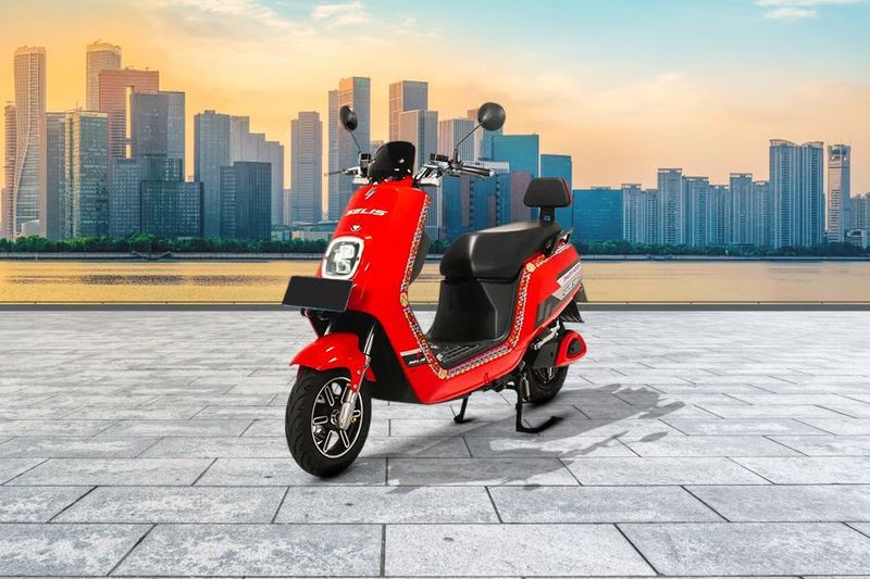 Selis E-Max: Skuter Listrik Andal, Desain Modern, Jarak Tempuh Panjang